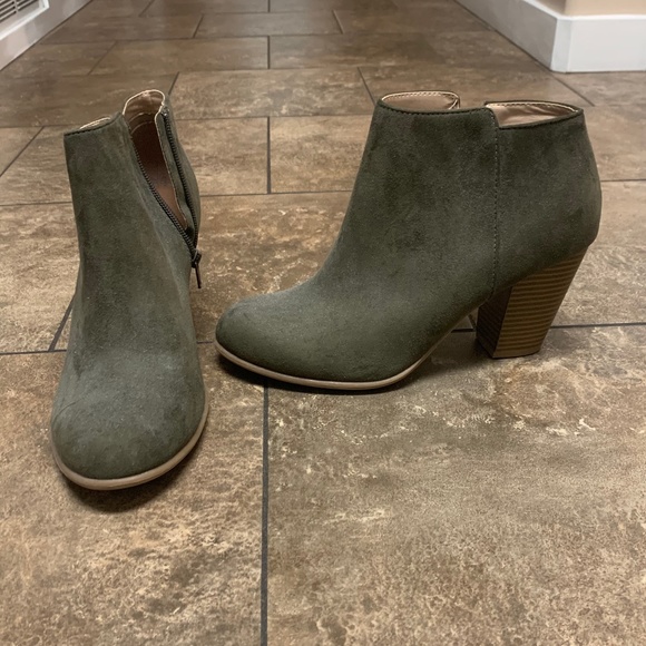 Old Navy Green Suede Boots - Picture 1 of 2
